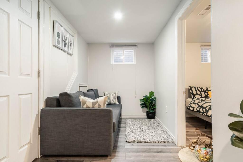 Cozy Nest Basement Unit Apartment Hamilton Bagian luar foto
