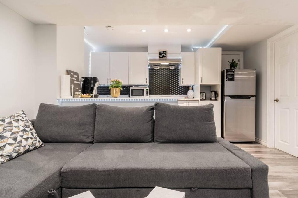 Cozy Nest Basement Unit Apartment Hamilton Bagian luar foto