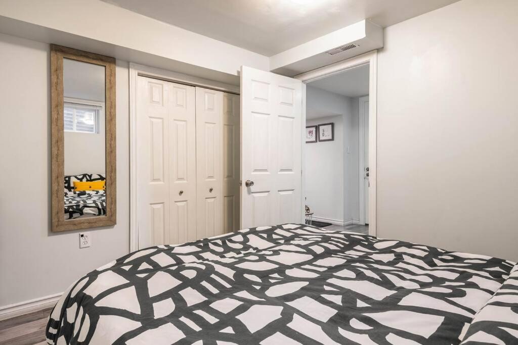 Cozy Nest Basement Unit Apartment Hamilton Bagian luar foto