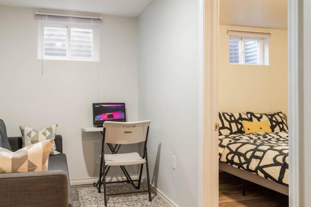 Cozy Nest Basement Unit Apartment Hamilton Bagian luar foto