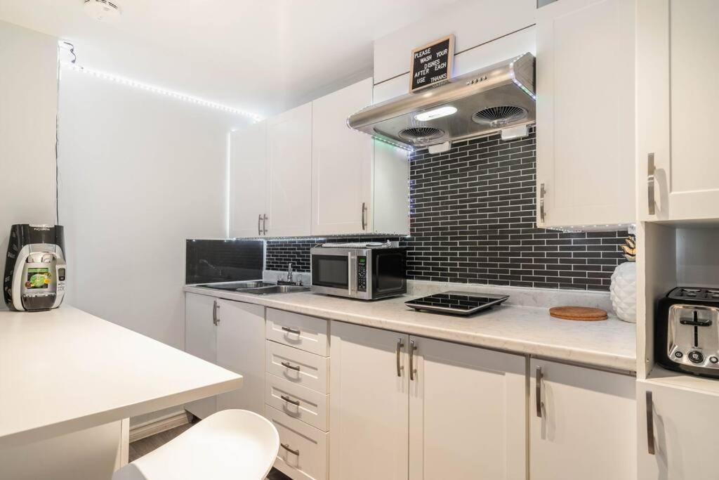 Cozy Nest Basement Unit Apartment Hamilton Bagian luar foto