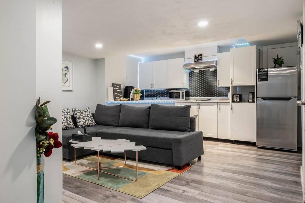 Cozy Nest Basement Unit Apartment Hamilton Bagian luar foto