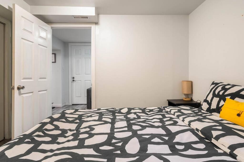Cozy Nest Basement Unit Apartment Hamilton Bagian luar foto
