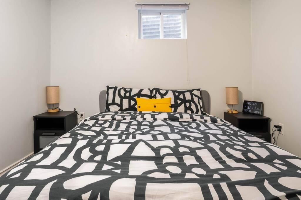 Cozy Nest Basement Unit Apartment Hamilton Bagian luar foto