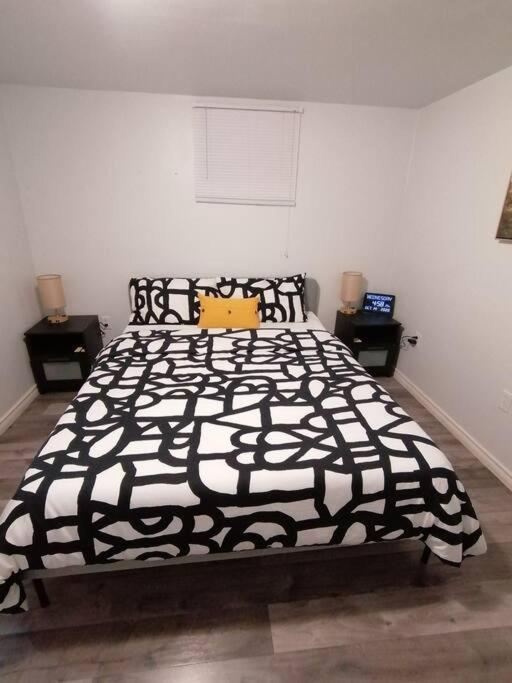 Cozy Nest Basement Unit Apartment Hamilton Bagian luar foto