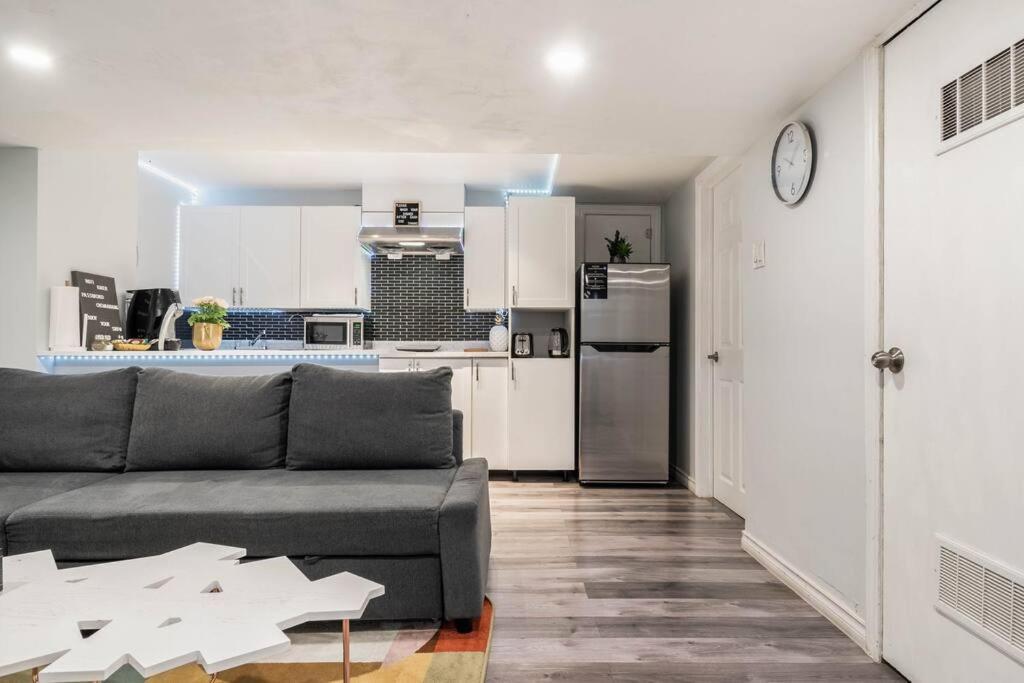 Cozy Nest Basement Unit Apartment Hamilton Bagian luar foto
