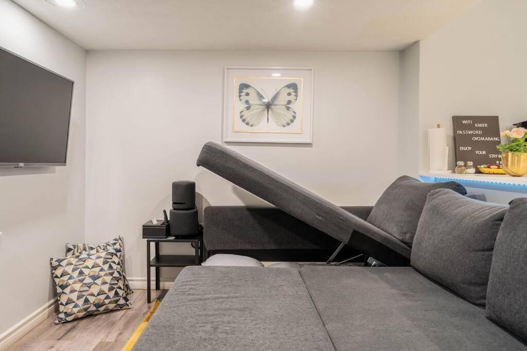Cozy Nest Basement Unit Apartment Hamilton Bagian luar foto